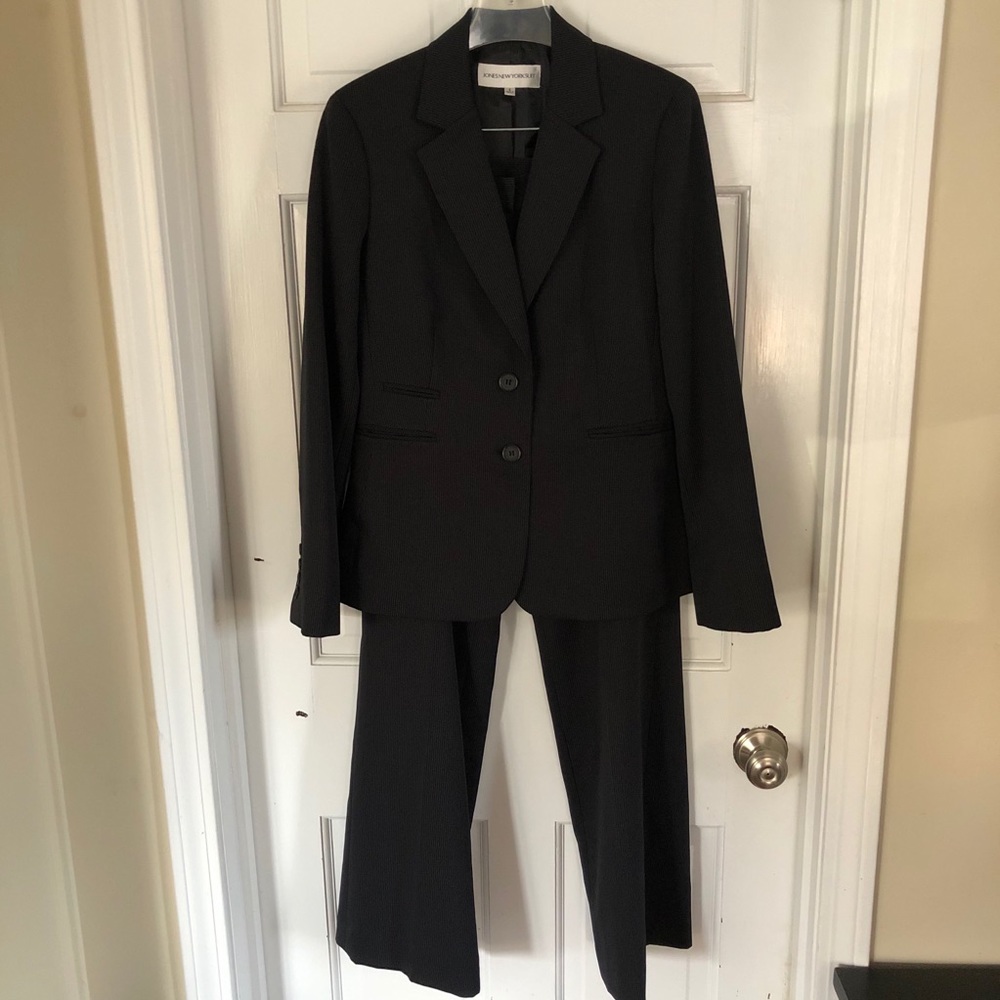 Jones of New York suit